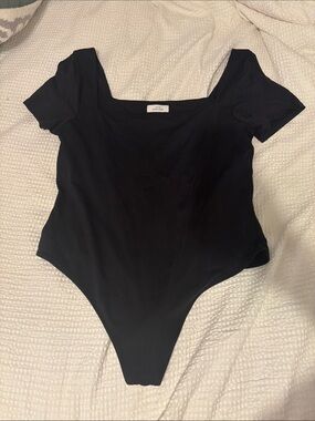 (Aritzia) Babaton Black Square Neck Contour Body Suit